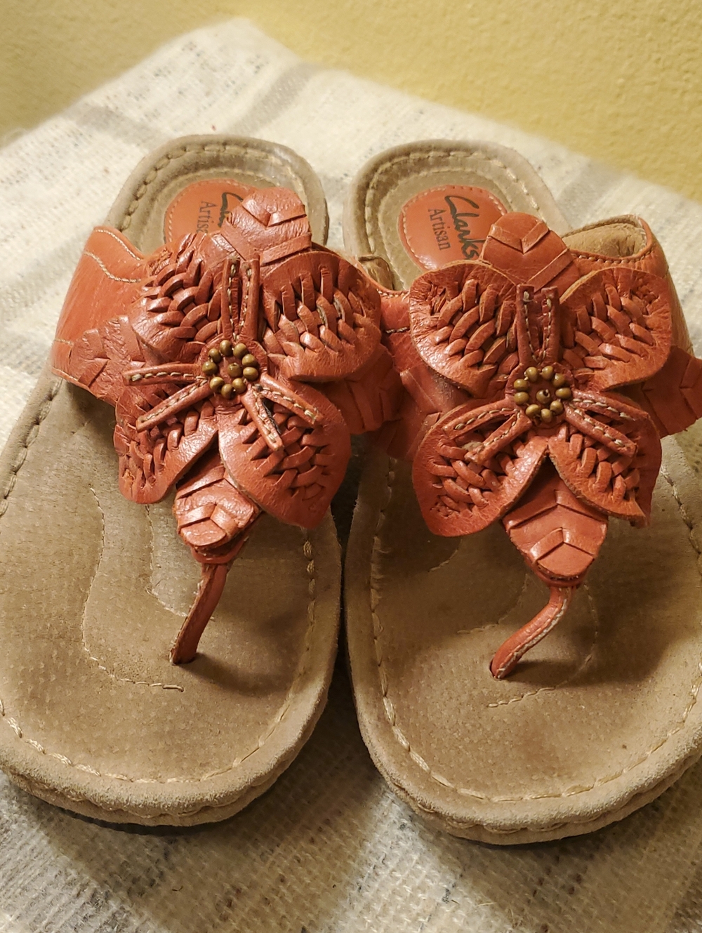 Clarks Coral Floral Leather Thong Sandals Sz 7